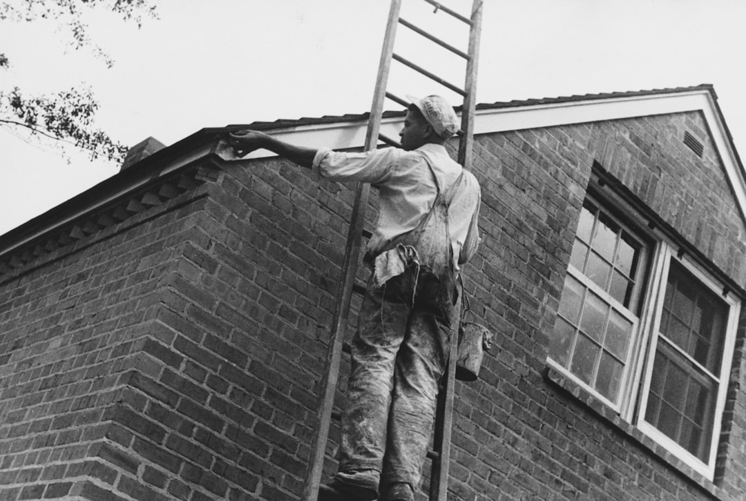 Roofing contractor on a ladder at an Illinois construction site amid OSHA ladder violation citations