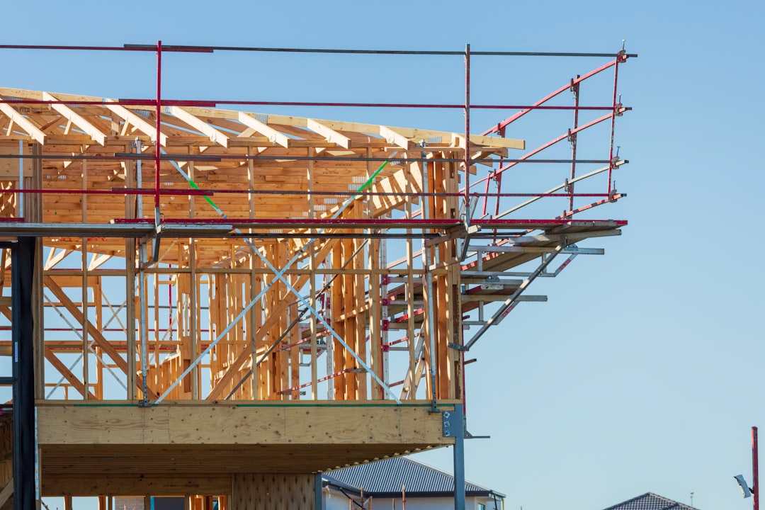 Framing contractor using an extension ladder on a residential jobsite in Utah, illustrating OSHA ladder violation risks