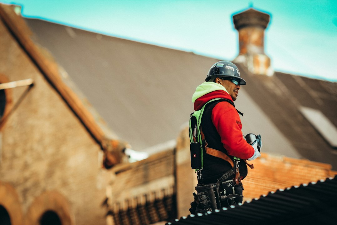 Roofing and framing contractor working at height in Delaware, subject to OSHA fall protection citation rules