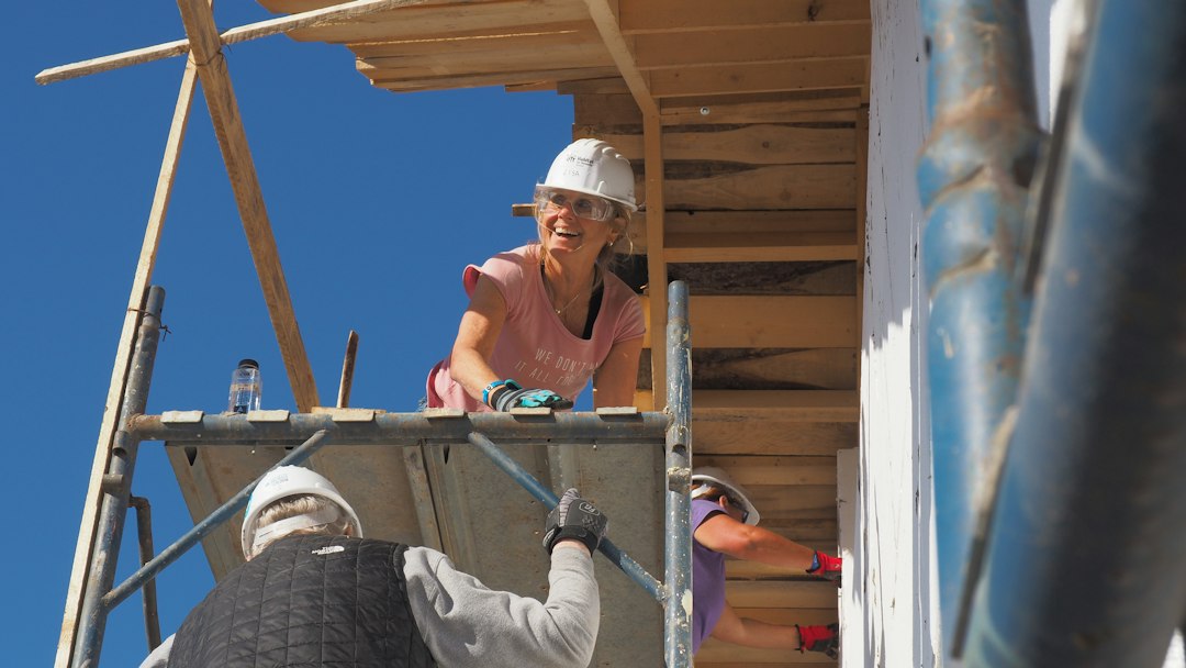 Siding contractor crew working on scaffolding at a Georgia construction site